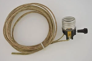 Toma de lámpara interior de 3 vías Leviton #7090 con cable de lámpara de oro 18-2 de 9 pies - Imagen 1 de 4