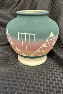 Vintage Native American Sioux Pottery Vase 6.5” High Elk - Picture 1 of 11
