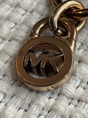 迈克高仕金色挂锁链切换长 32' 项链 MKJ373710 全新带标签 — 第 1/4 张图片