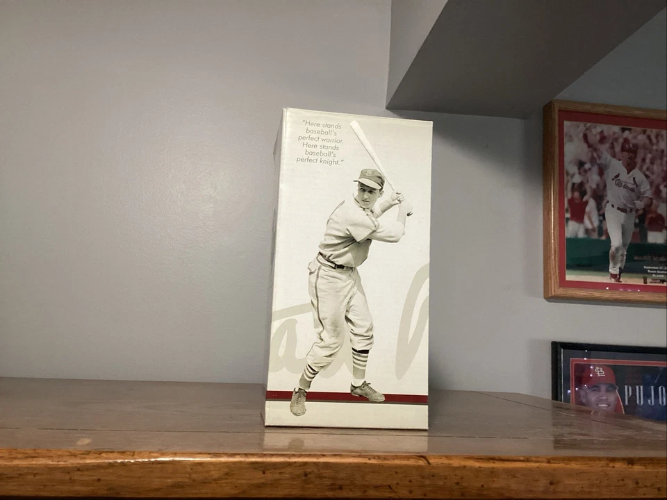 Stan Musial 2011 St. Louis Cardinals MEDAL of FREEDOM Bobblehead SGA - Image 1 of 1