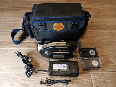Quasar VM-L153 Palmcorder VHS-C Camcorder w/AC Charger Tapes & Bag Tested - Image 1 of 4