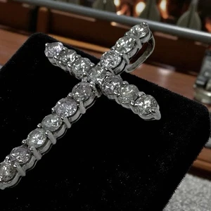 3.2 Carat Natural Diamond Cross Pendant in 18K White Gold - Bild 1 von 10