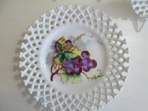 Vintage Lefton GRAPES Fruit Hand Painted Milk Glass Lattice Edge Plate 8 1/4" - Picture 1 of 4