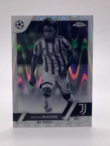 TOPPS UCC CHROME 2022/23 PARALLEL WESTON MCKENNIE JUVENTUS BLACK & WHITE - Imagen 1 de 2