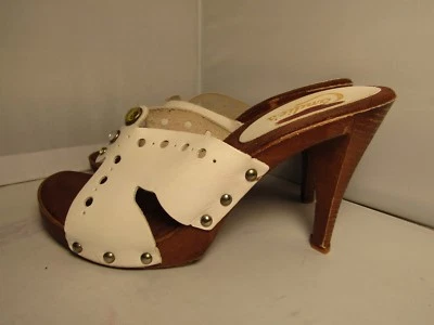 Sandalias de tacón alto vintage con logotipo de caramelos de los años 80 sexy blancas adornadas 8 Foto 1 de 4