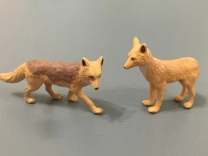 Noah's Pals Wild Life Tierfigur 1/24 Golden Jacka Jason & Jennifer Noah Arche - Bild 1 von 3