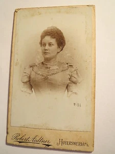 Hoyerswerda O/L. - Frau im Kleid - Portrait / CDV - Bild 1 von 2