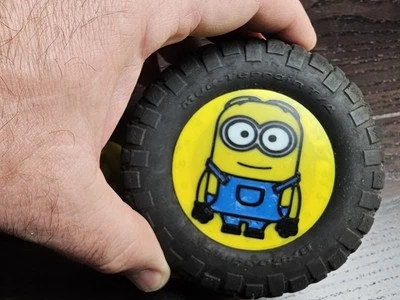 Traxxas mudboss slash mud plug wheel dots hub caps minions split spoke, standard - Image 1 of 4