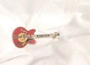 Hard Rock Cafe pin San Diego Chuck Berry red Gibson  'San Diego' Ty71 - Picture 1 of 2