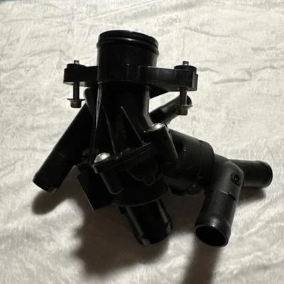 Оригинальная деталь термостат охлаждающей жидкости двигателя # A2702000615 CLA250 GLA250 CLA45 AMG - Изображение 1 из 3