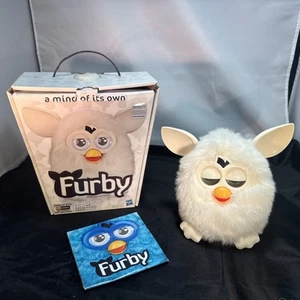 YETI WHITE FURBY WALMART EXKLUSIV MIT OVP - Bild 1 von 11