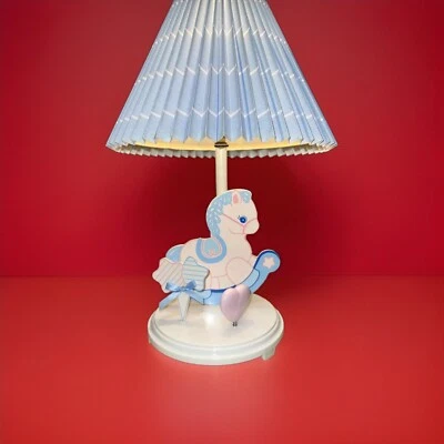 Lámpara de guardería para bebé azul y rosa caballo mecedor musical luz de mesa cuerda Foto 1 de 4