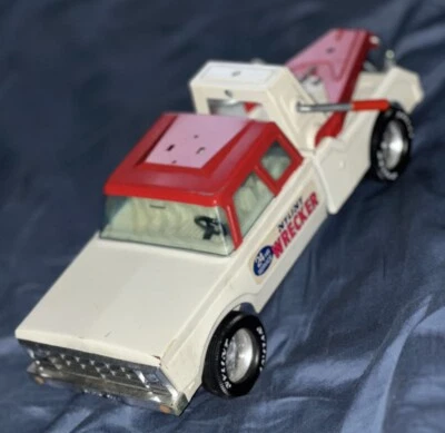 RARE Vintage 1960s Nylint Wrecker Pressed Steel Tow Truck Toy White Red Car - Image 1 of 4