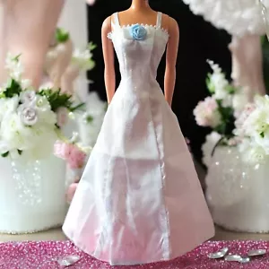 Vintage 1999 Mattel Barbie Braut weiß Hochzeitskleid ärmelloses Kleid blau rosa - Bild 1 von 8