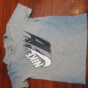 Nike Boy's Swoosh Tee Gray Youth Size 6 - Picture 1 of 3
