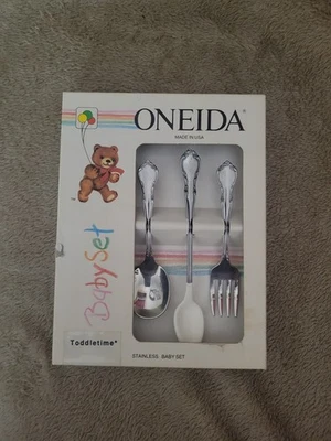 Juego de tenedores y cucharas para bebé de tres piezas de acero inoxidable Oneida con caja Foto 1 de 4