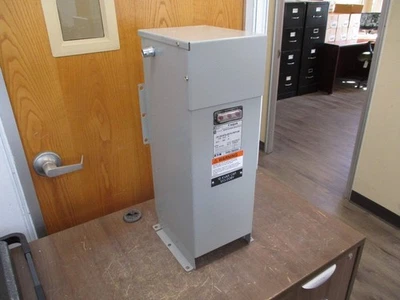 Condensador Eaton Unipak 22X23PMURF 22.5KVAR 240V 3Ph 60Hz Usado Foto 1 de 4