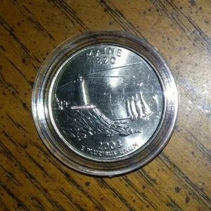 2003 D - Maine State Quarter (UNCIRCULATED) + COIN CAPSULE! - Picture 1 of 2