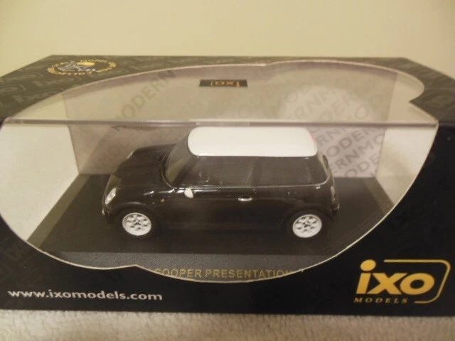1/43 Scale IXO Black 2000 Mini Cooper Presentation - Image 1 of 1