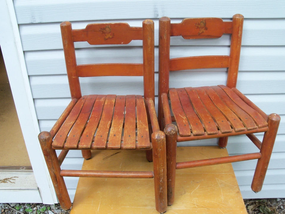 Par De Sillas Escolares Estudiantes Muñeca Niño Niño Madera Maciza Rústica Country De Colección Foto 1 de 4