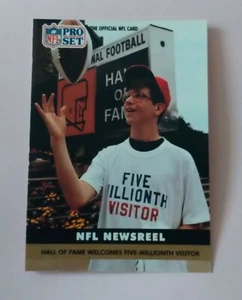 AMERICAN FOOTBALL CARD NFL NEWSREEL PRO SET 1991 #689 HoF FIVE MILLIONTH VISITOR - Picture 1 of 2