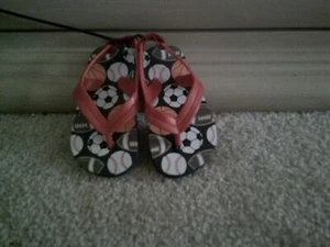 Boys Size 7 Flip Flops - Picture 1 of 2
