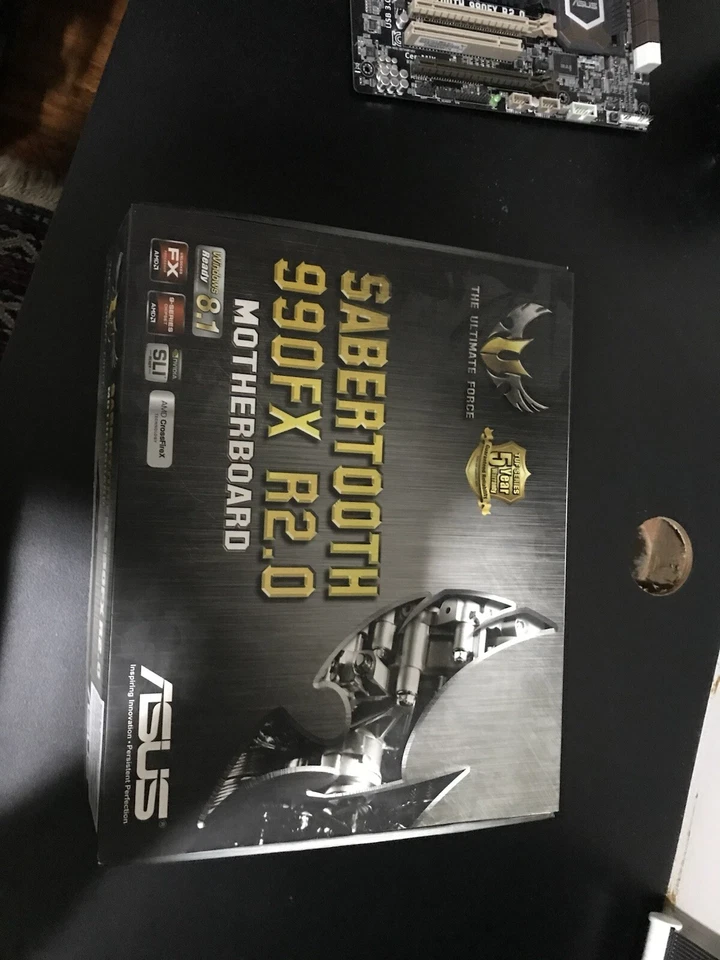 Asus Sabertooth 990 FX R2.0 - Image 1 of 3