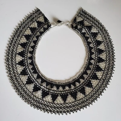 Beaded Necklace Geometric Collar Design With Black And White Seed Beads - Изображение 1 из 3