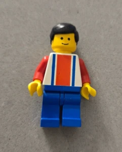 Lego Minifigure soccer player red & blue team #18 soc043 sets 3412 3418 3401 - Picture 1 of 2