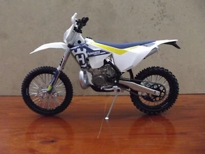 1:12 2017 HUSQVARNA TE300 TE 300 MOTOCROSS ENDURO MODEL SUPERB DETAIL 2 STROKE - Picture 1 of 8