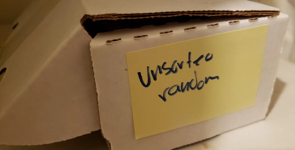 TARJETAS DE BÉISBOL Extrañas Variedad Sueltas Cajón de Basura Ganga Bin Lote PYC Elige Foto 1 de 1