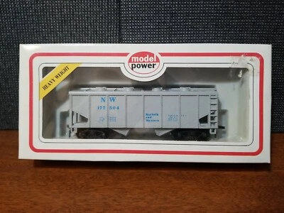 HO Scale "Norfolk & Western" NW 177504 2-bay Cement Hopper Freight Train Car - Image 1 of 4