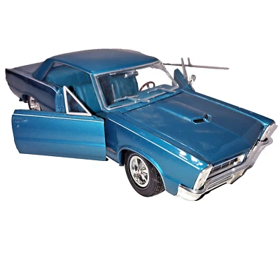 Maisto 1965 Pontiac GTO Die-Cast Model Car – Muscle Car - Image 1 of 4