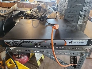 Ruckus ZoneDirector 3000 senza fili - Foto 1 di 7