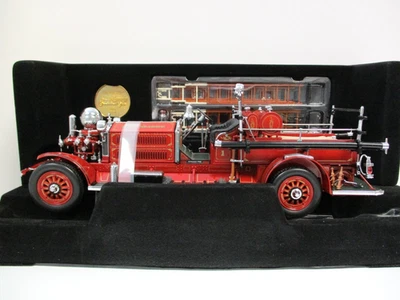 YAT MING / SIGNATURE SERIES - 1925 AHRENS FOX N-S-4 CAMINHÃO DE BOMBEIROS - FUNDIDO EM ESCALA 1/24 - Imagem 1 de 4