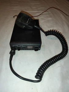 RRealistic (Radio Shack) TRC-479 40 Channel CB Radio With Mic Speaker - Picture 1 of 5