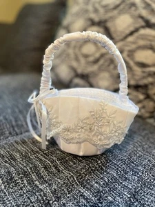 Flower Girl Basket White Ivory Wedding Decor L7.5xW8.5x3.5H - Picture 1 of 5