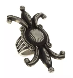 8,25 - Anello in argento sterling dell'artista Navajo Calvin Martinez - Foto 1 di 5