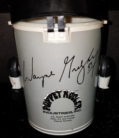 WAYNE GRETZKY HOF stamped on signature! PUPPET KOOLER LA KINGS VINTAGE RARE Cover