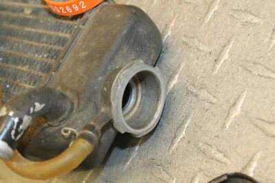 Yamaha YZ400F 1998 motor derecho enfriador radiador Foto 1 de 4