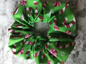 Red Green Peppermint candy cane snowflakes Scrunchie stocking stuffer top knot - Picture 1 of 1