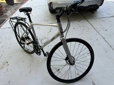 Bicicleta híbrida de fitness grande 2020 Giant Thrive Liv para mujer Foto 1 de 4