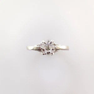 Conjunto de anillo solitario de plata de ley redondo de seis puntas de 5 mm - Imagen 1 de 2