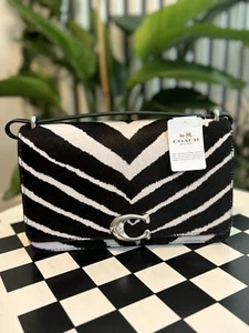 AUTHENTISCHE COACH Bandit Schultertasche in Haircalf mit Zebramuster - Bild 1 von 6