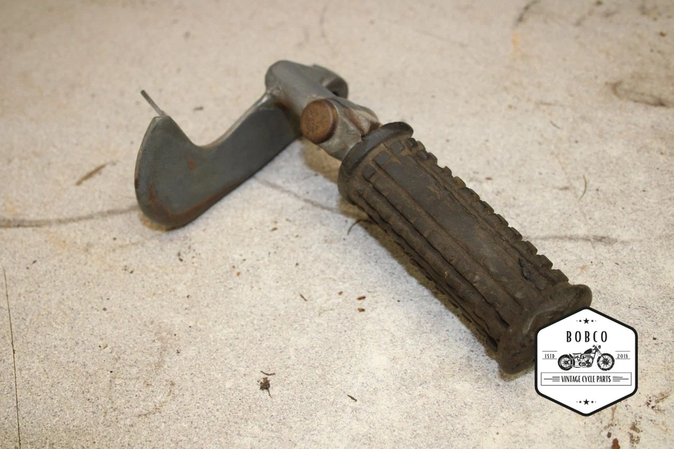 1965 Honda Super Hawk 305 CB77 RIGHT FRONT FOOT REST PEG STEP Q13-3035.UU - Image 1 of 4