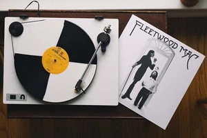 FLEETWOOD MAC Self Titled BLACK + WHITE COLORED Vinyl Me Please DELUXE VMP LP - Foto 1 di 4