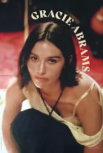 GRACIE ABRAMS - A3 Poster 42x28cm - MERCH Clippings Fan Sammlung BRAVO Magazine - Imagen 1 de 1