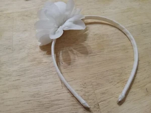 girls white flowerheadband - Picture 1 of 3