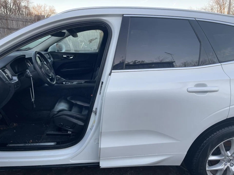 2018–2024 VOLVO XC60 ЛЕВАЯ КАЧЕЛЬКА С ПОСТОМ БЕЛАЯ ПК: 707 2,0 Л ПОЛНЫЙ ПРИВОД 25K ИМПУЛЬС 61330 - Изображение 1 из 2