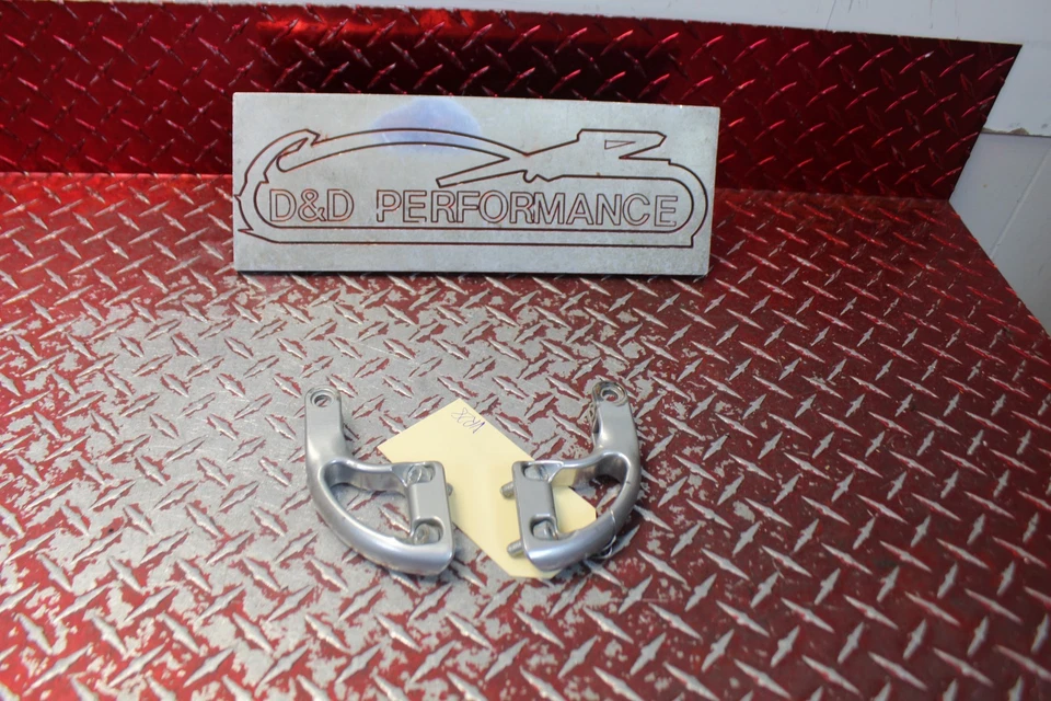 2006 HARLEY DAVIDSON V-ROD VROD LEFT & RIGHT REAR PASSENGER PEG MOUNTS VR28 - Image 1 of 4